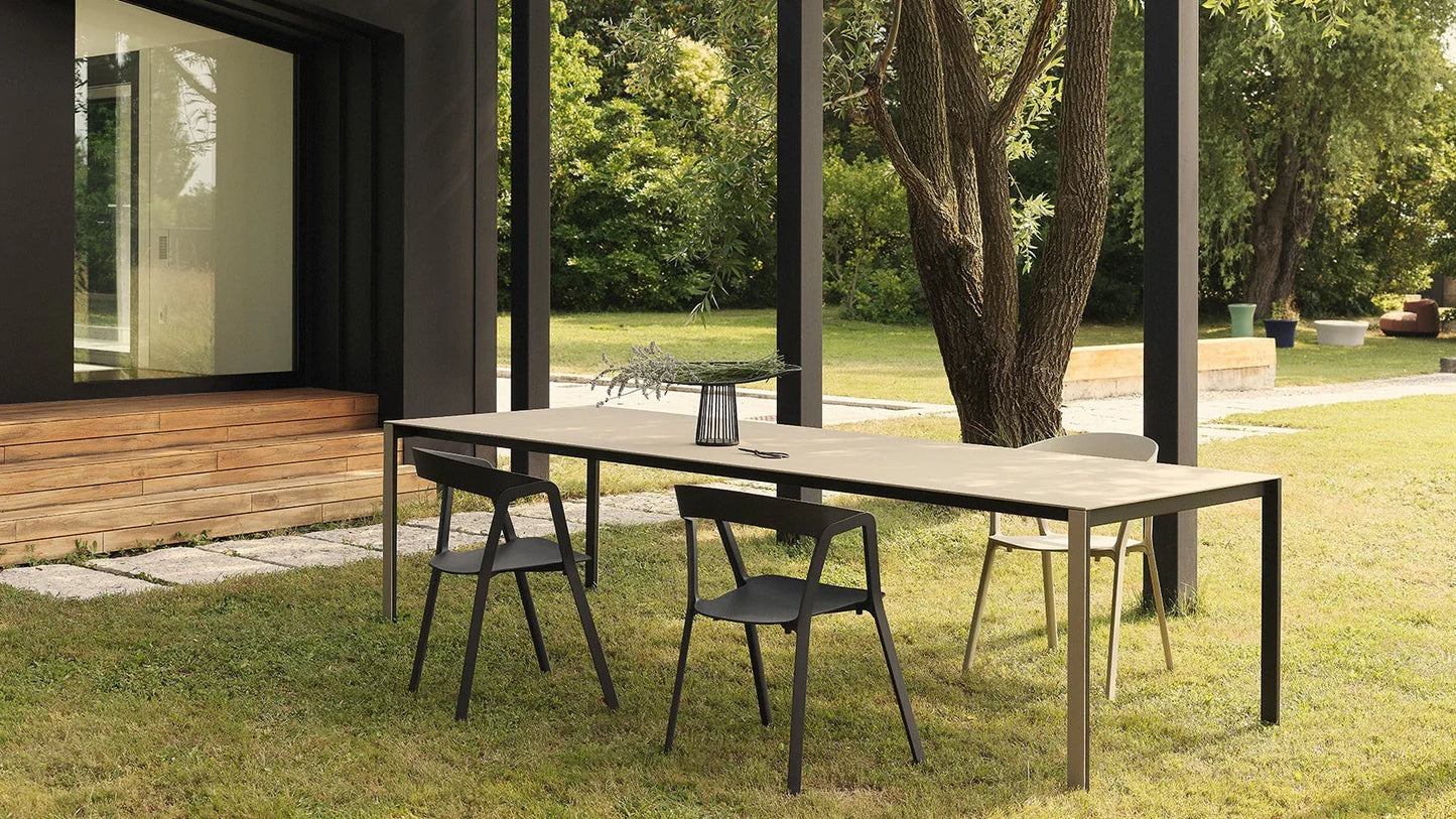 Kristalia - Thin-K Outdoor Tisch - sarto Tailored Interiors Group