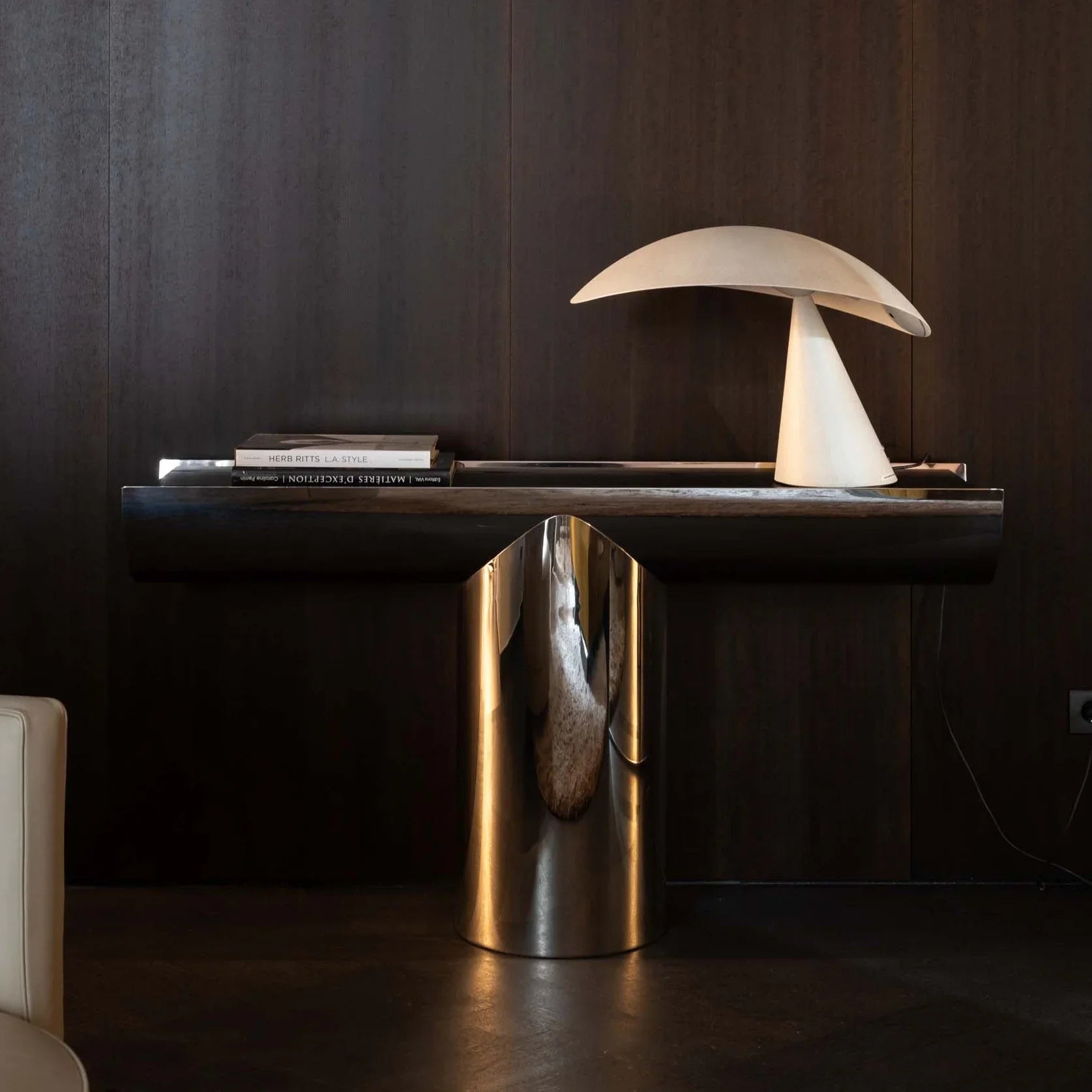 Minotti - Pilotis Konsole - sarto Tailored Interiors Group
