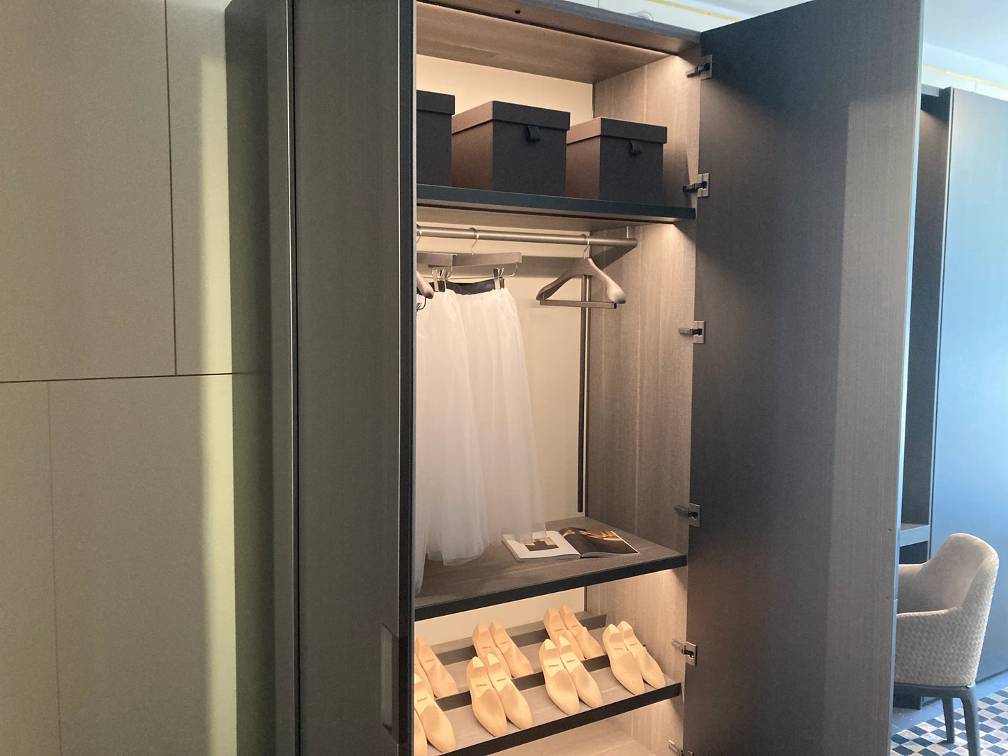 Poliform - Poliform SENZAFINE PLUS Ankleide mit Drehtüren - Schränke - Sarto Group