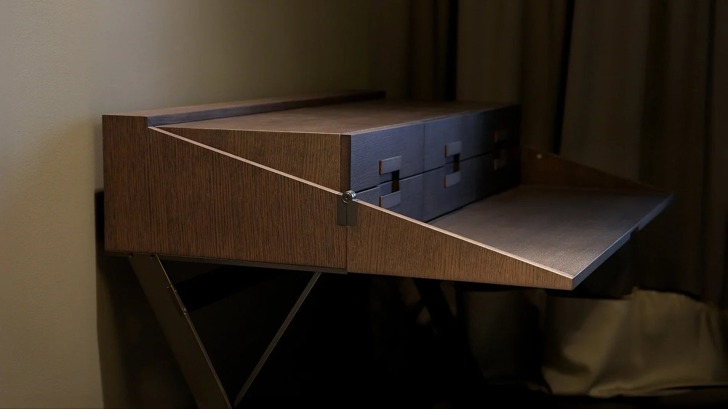 Maxalto Max desk with flap
