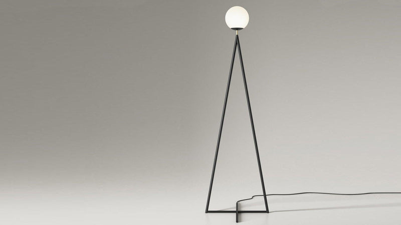 Atelier Areti - Atelier Areti One Globe Stehleuchte | Cross Base - sarto Tailored Interiors Group