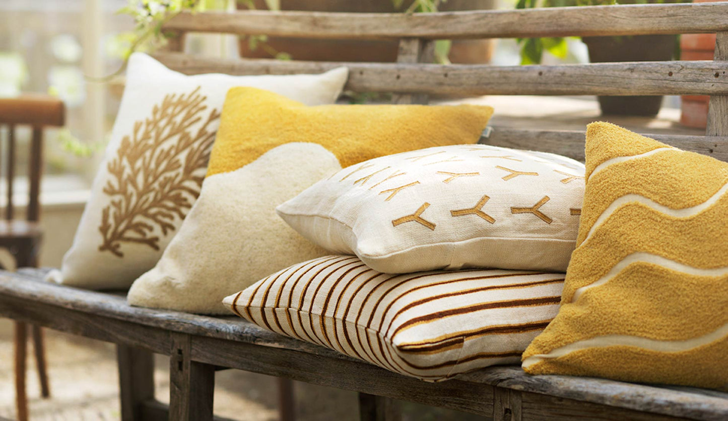 Chhatwal & Jonsson - Chhatwal & Jonsson Kashi Kissen 40 x 60 cm | Spicy Yellow - sarto Group