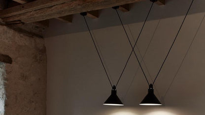 DCW éditions Paris - DCW Lampe Gras N°323 Les Acrobates Conic Schwarz - Hängeleuchten - Sarto Group