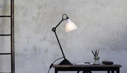 DCW éditions Paris - DCW Lampe Gras N°205 Schwarz - Tischleuchten - Sarto Group