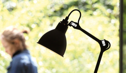 DCW éditions Paris - DCW Lampe Gras N°205 Schwarz - Tischleuchten - Sarto Group