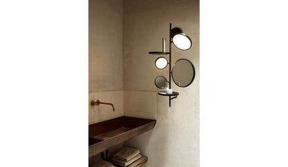 DCW éditions Paris - DCW Tell Me Stories Badezimmerleuchte mit Kosmetikspiegeln - Badezimmerleuchten - Sarto Group