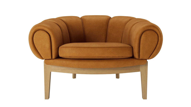 Gubi - GUBI Croissant Loungesessel | Eiche | Chamois Cuoio - sarto Tailored Interiors Group
