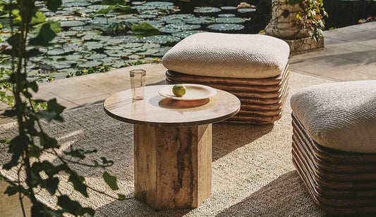 GUBI - GUBI Epic Couchtisch | Warm Taupe | Travertin - Couchtische - Sarto Group