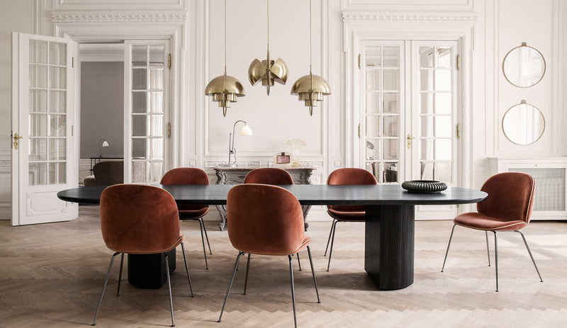 Gubi - GUBI Moon Esstisch | Oval - sarto Tailored Interiors Group