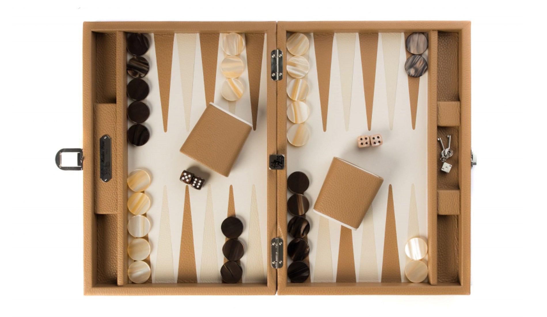 Hector Saxe - Hector Saxe Basile Buffalo Leder Backgammon Spiel | Medium | Cognac - Brettspiele - Sarto Group