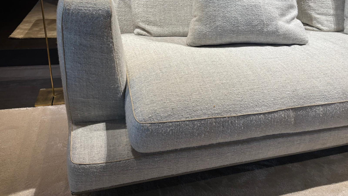 Maxalto - Aurae Sofa - sarto Tailored Interiors Group