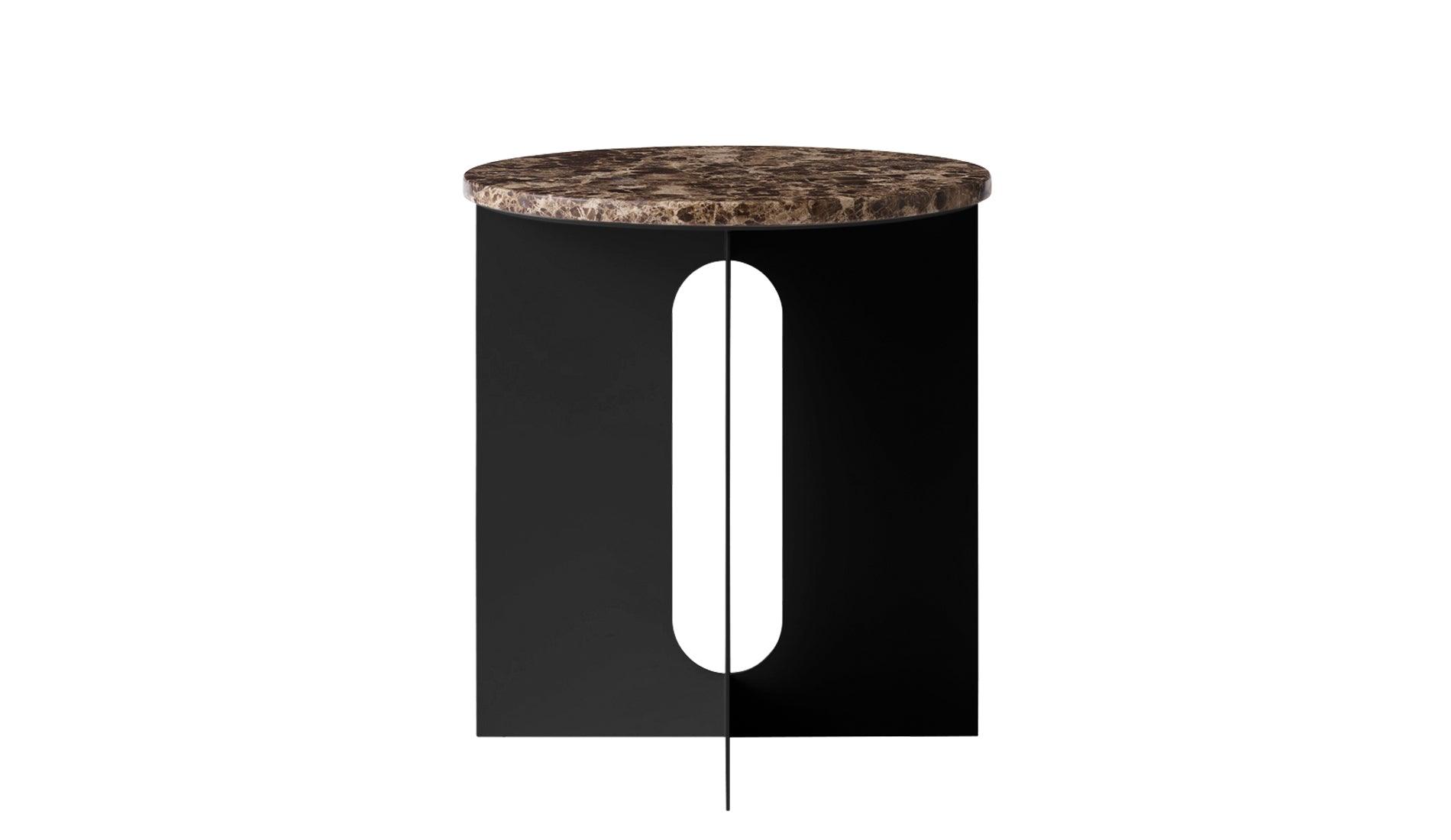 Audo Copenhagen - Audo Copenhagen Androgyne Beistelltisch Schwarz mit Marmor Tischplatte - Beistelltische - Sarto Group
