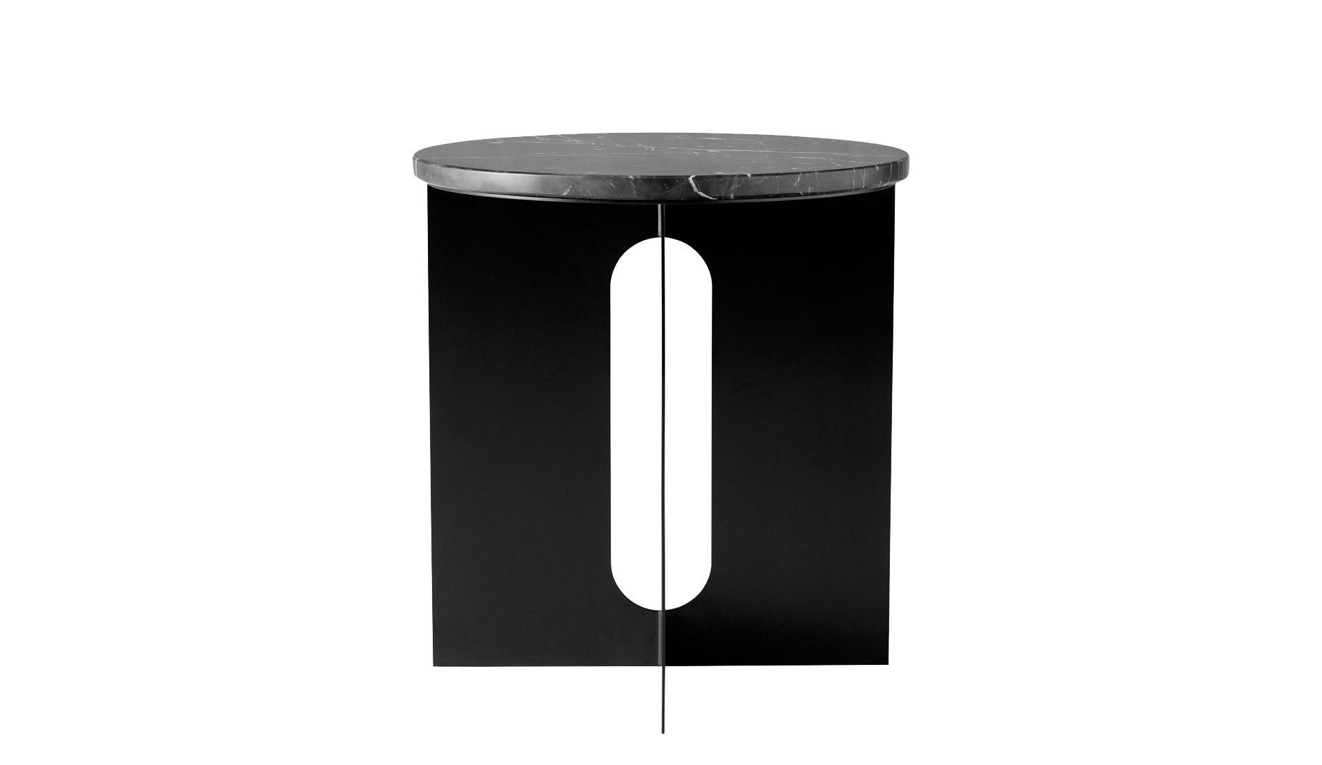 Audo Copenhagen - Audo Copenhagen Androgyne Beistelltisch Schwarz mit Marmor Tischplatte - Beistelltische - Sarto Group