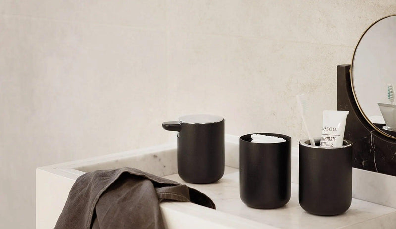 Audo Copenhagen - Audo Copenhagen Norm Seifenspender | Schwarz - sarto Tailored Interiors Group