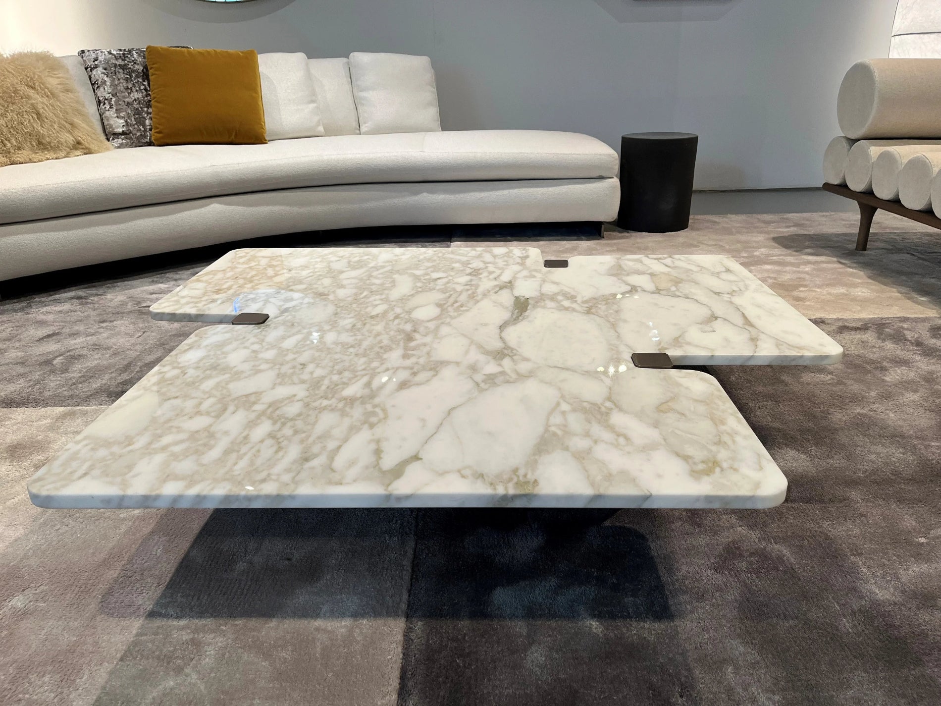 Minotti - Jacob Couchtisch - sarto Tailored Interiors Group