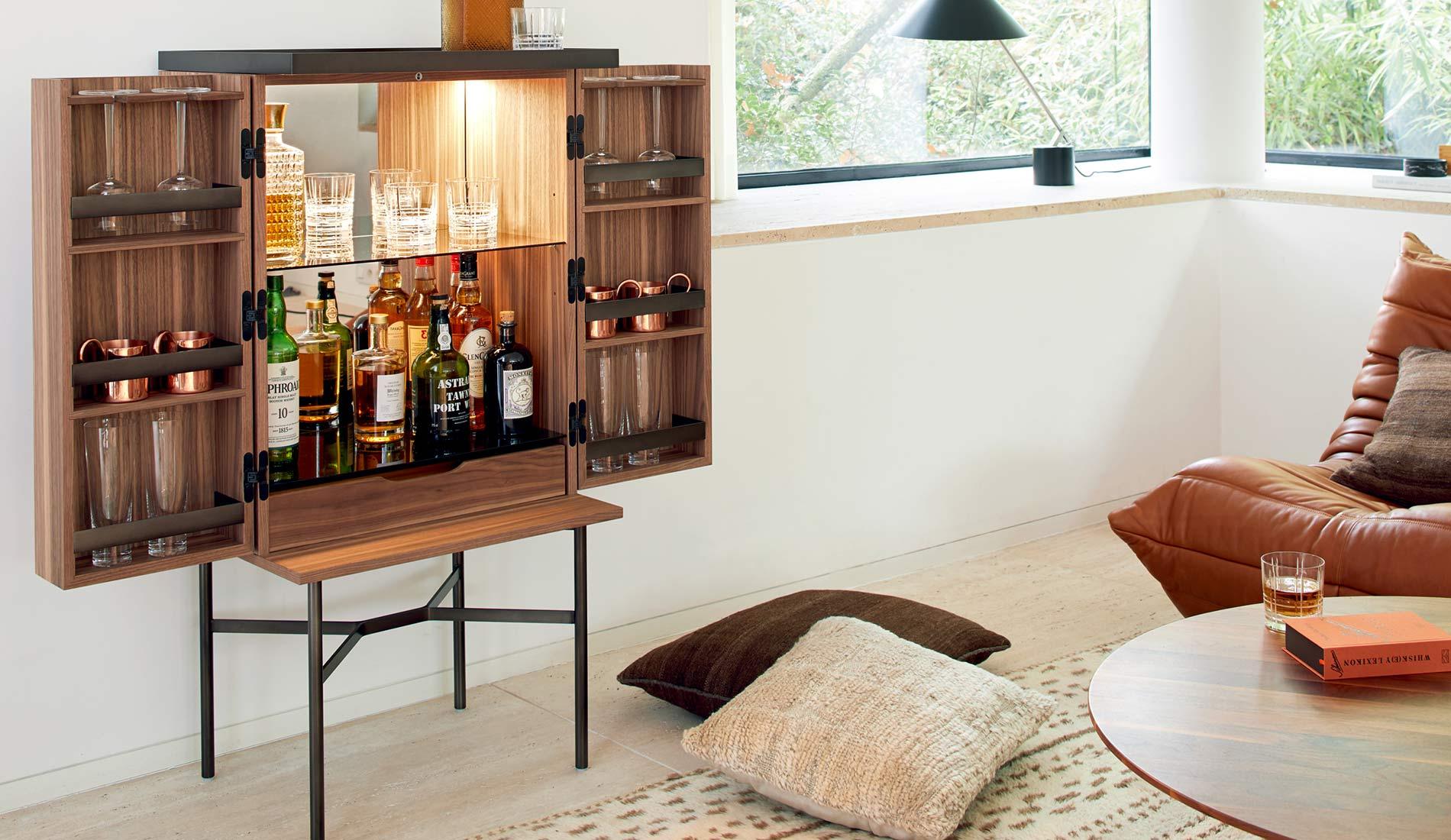 More - MORE HARRI Barschrank schmal hoch | Nussbaum - Barschränke - Sarto Group