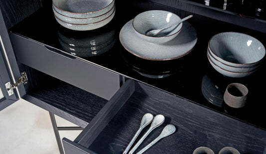 More - MORE HARRI Vitrine | Eiche wengefarben mattlackiert - Vitrinen - Sarto Group