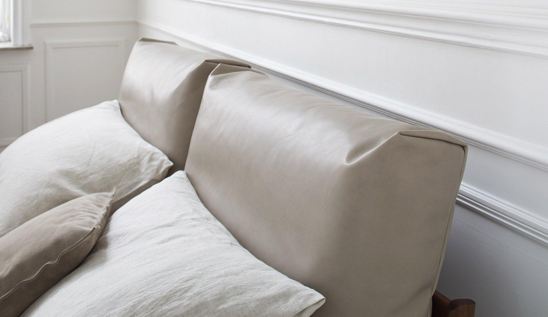 More - MORE SOVA Bett | Amerikanischer Nussbaum geölt - Betten - Sarto Group