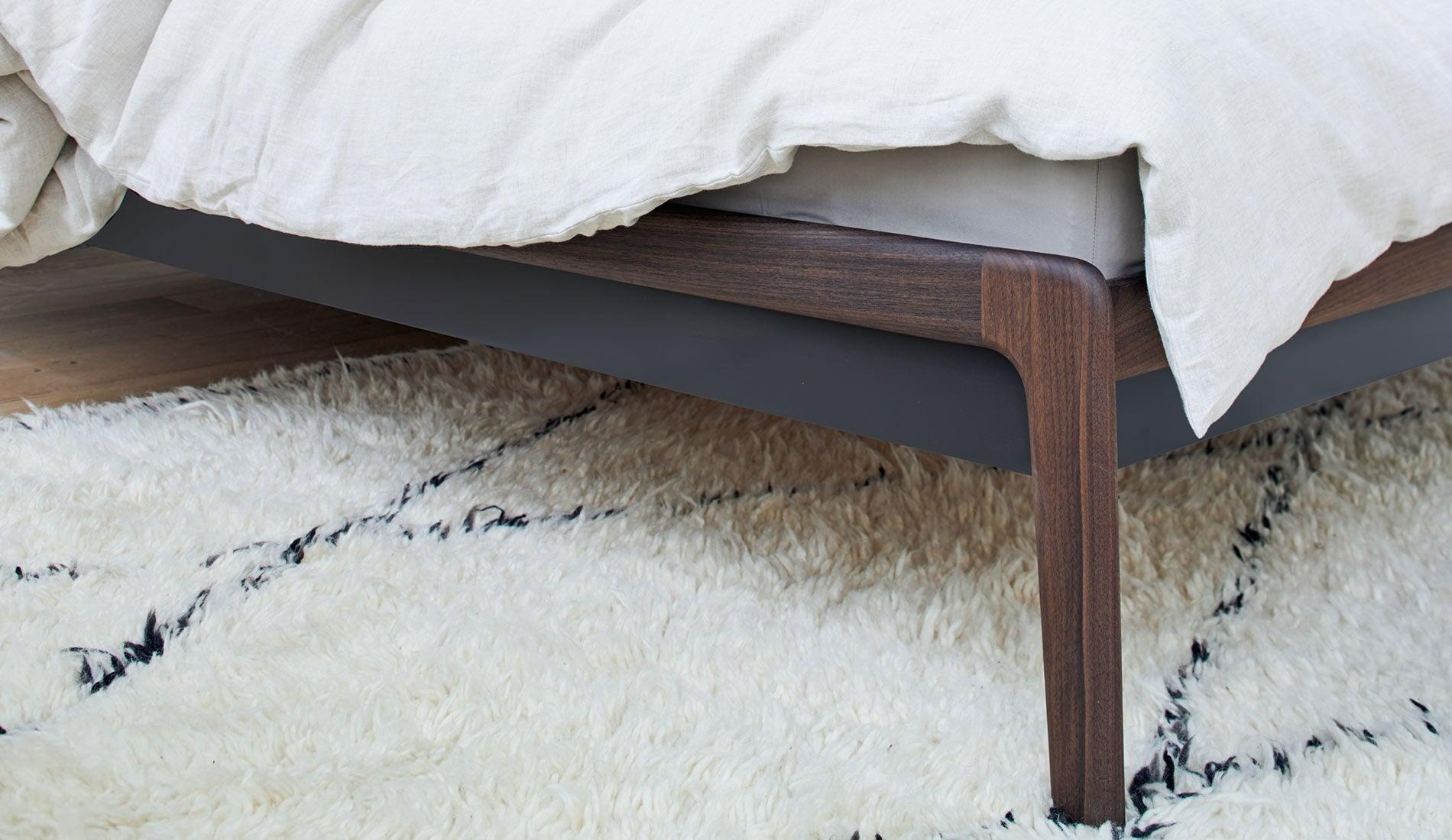 More - MORE SOVA Bett | Amerikanischer Nussbaum geölt - Betten - Sarto Group