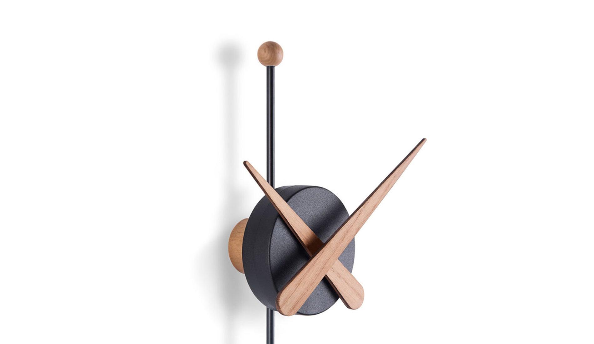 Nomon - Nomon Punta Wanduhr | Schwarz - Eiche - Wanduhren - Sarto Group