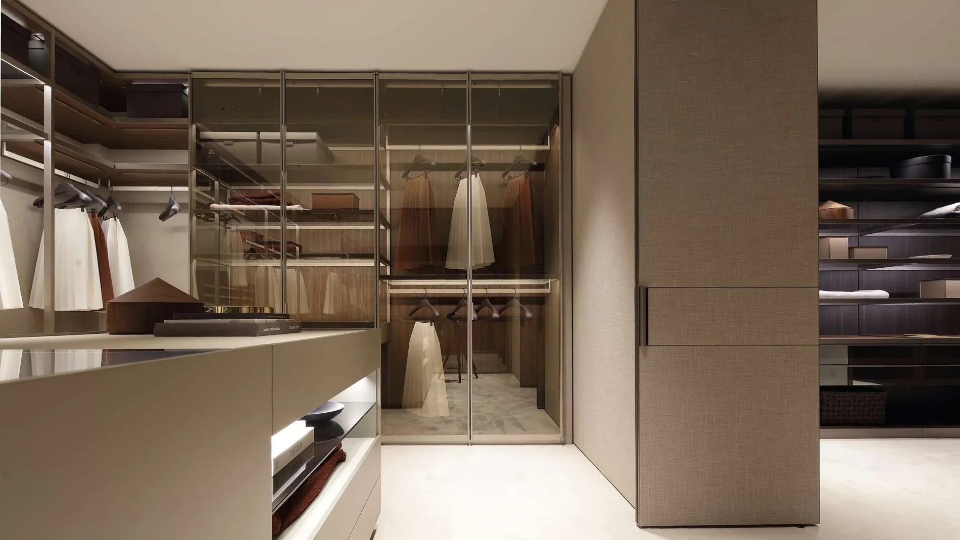 Poliform - Senzafine Ankleidesystem - sarto Tailored Interiors Group