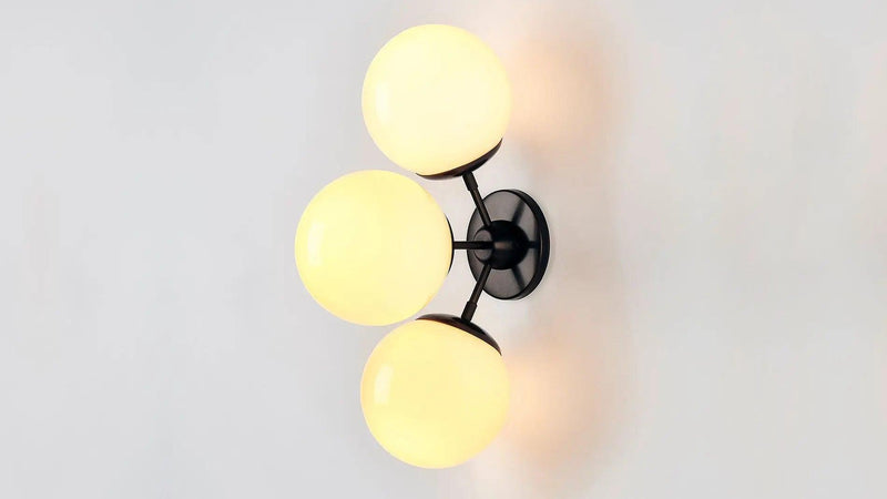 Roll & Hill - Modo Sconce 3-Globes Wandleuchte - sarto Tailored Interiors Group