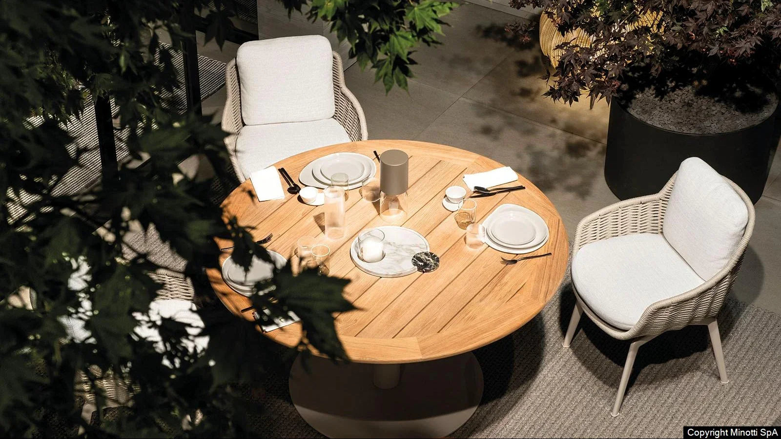 Minotti - Belt "Cord" Outdoor Stuhl - sarto Tailored Interiors Group