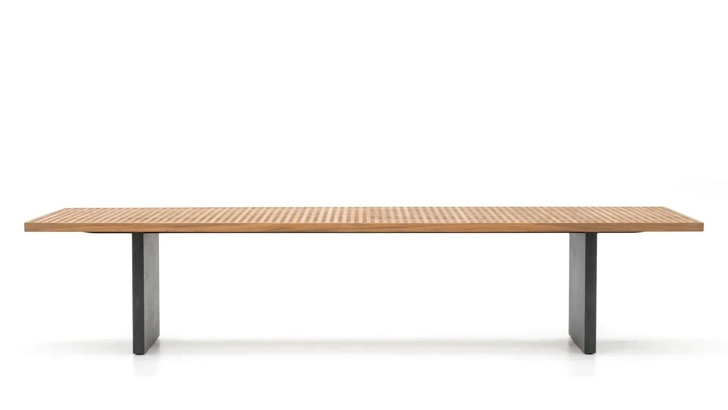 Minotti - Quadrado Outdoor Esstisch - sarto Tailored Interiors Group