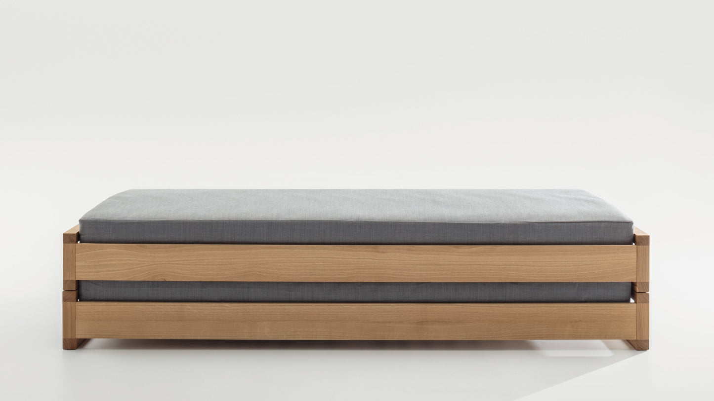 Guest bed
