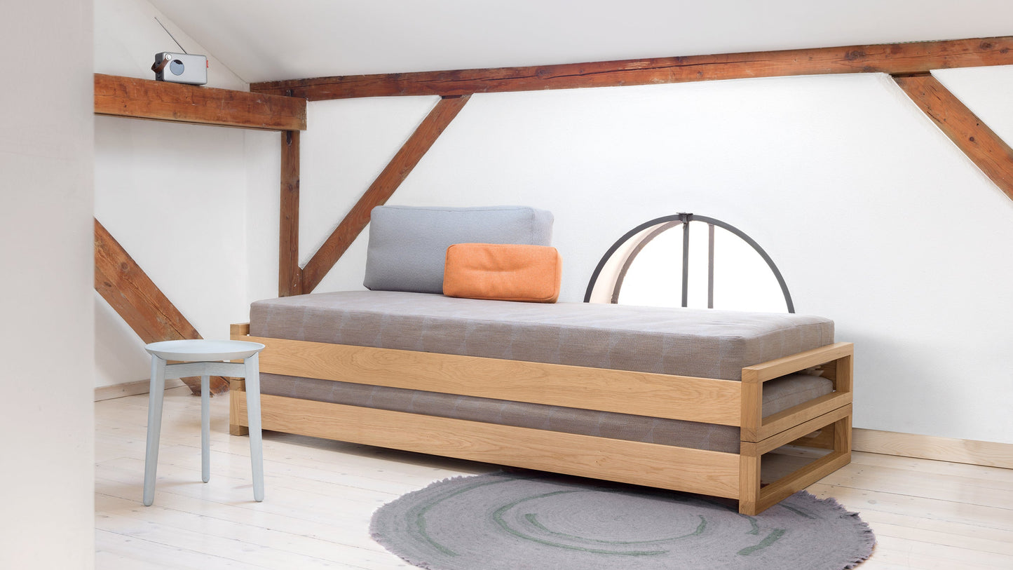 Guest bed